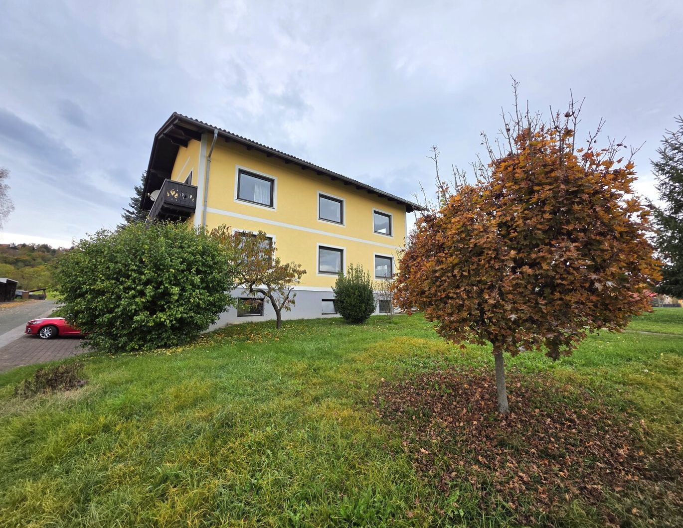 Renovierungsbedürftiges Familienhaus mit Nebengebäude!