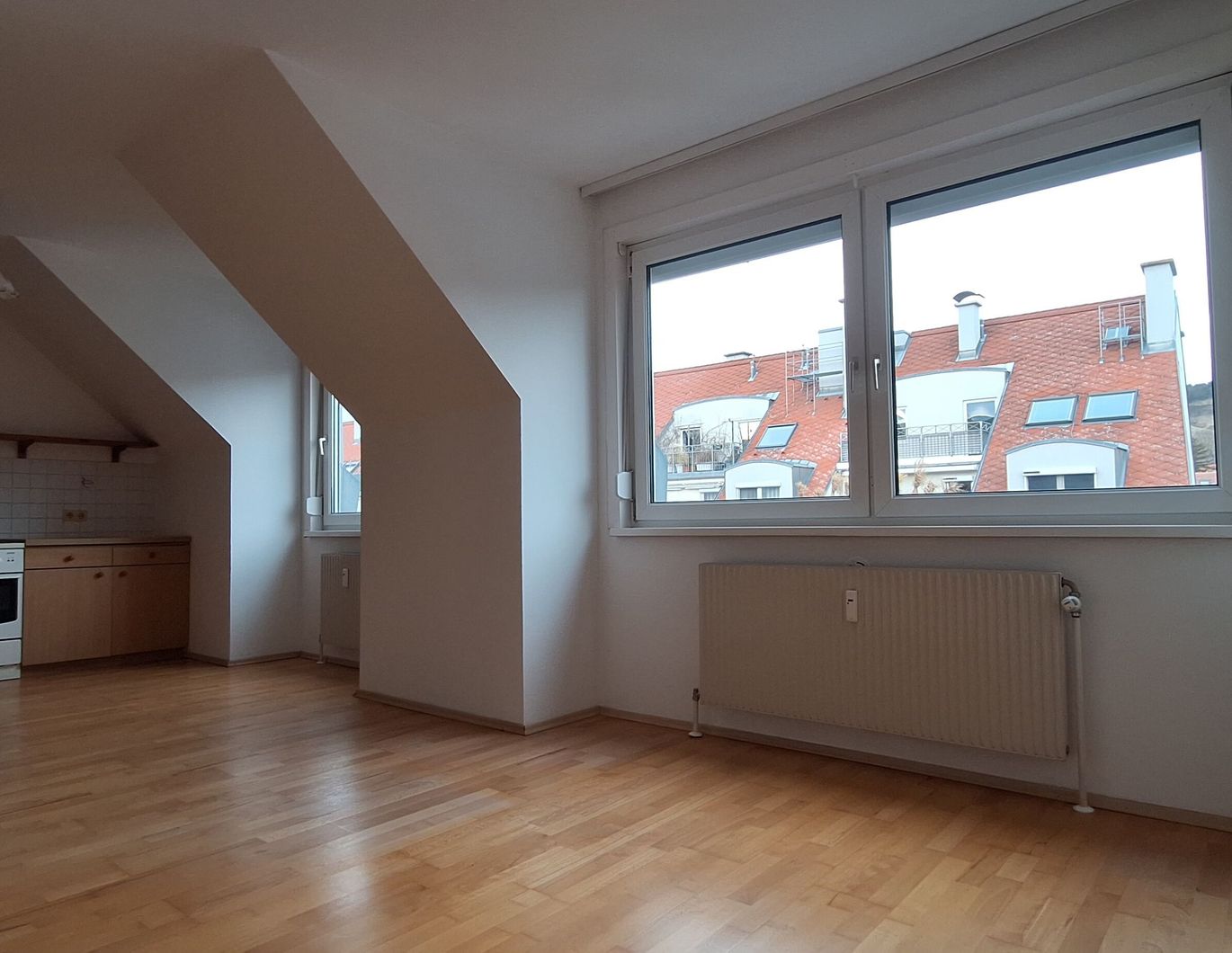 Helle Einzimmerwohnung in zentraler Lage mit Ausblick auf den Bisamberg