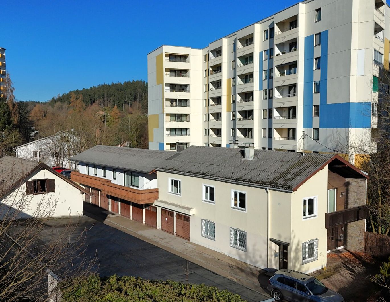 Ideale Arbeiterunterkunft - ganzes Haus mit 3 eigenständigen Wohnungen zu vermieten