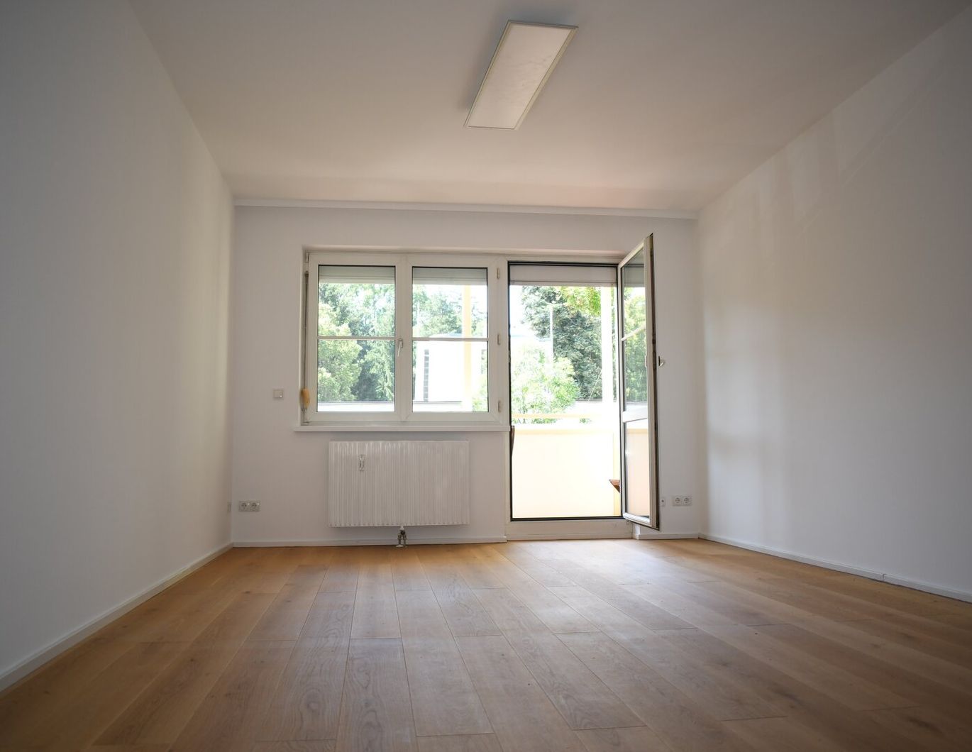 1-Zimmer-Apartment mit Loggia in U-Bahn-Nähe, nur 729,71 €!