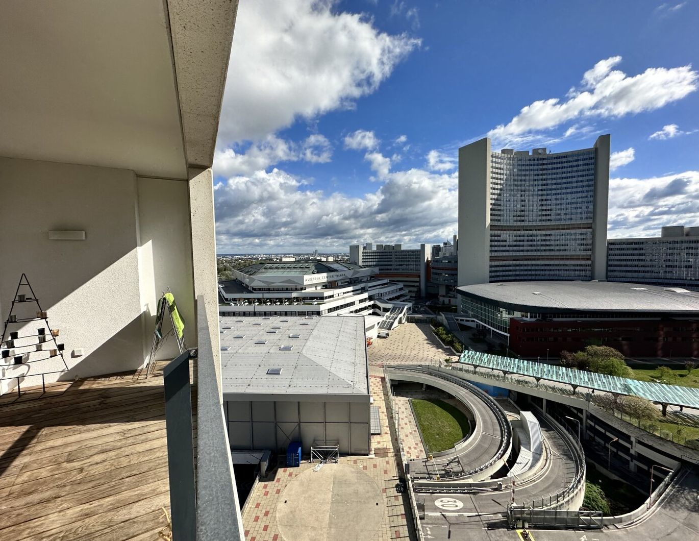 DC-LIVING: Furnished 2 room apartment with loggia (64 m2 total space) ***** free from 01.04.2026 *****