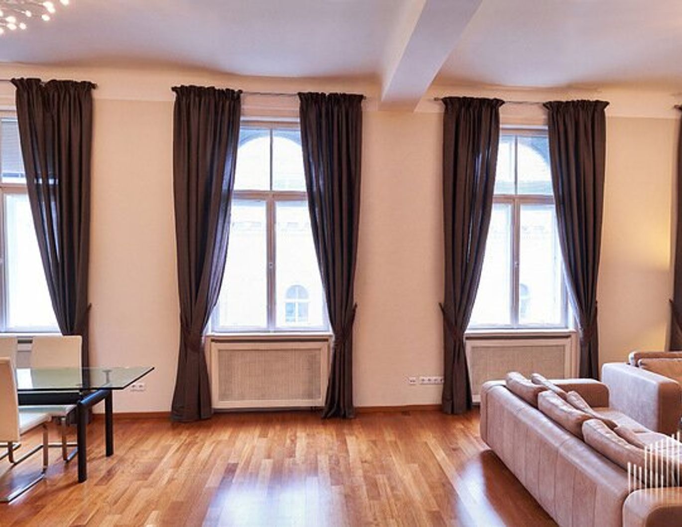 Exklusive Altbauresidenz in repräsentativer Innenstadtlage !