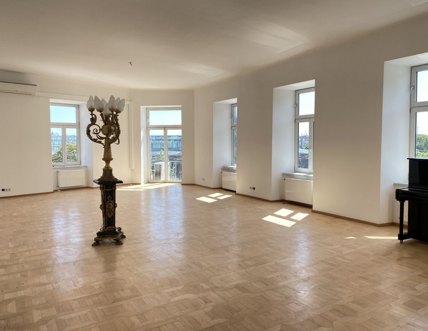 Repräsentative Grossfamilienwohnung mit Grünblick