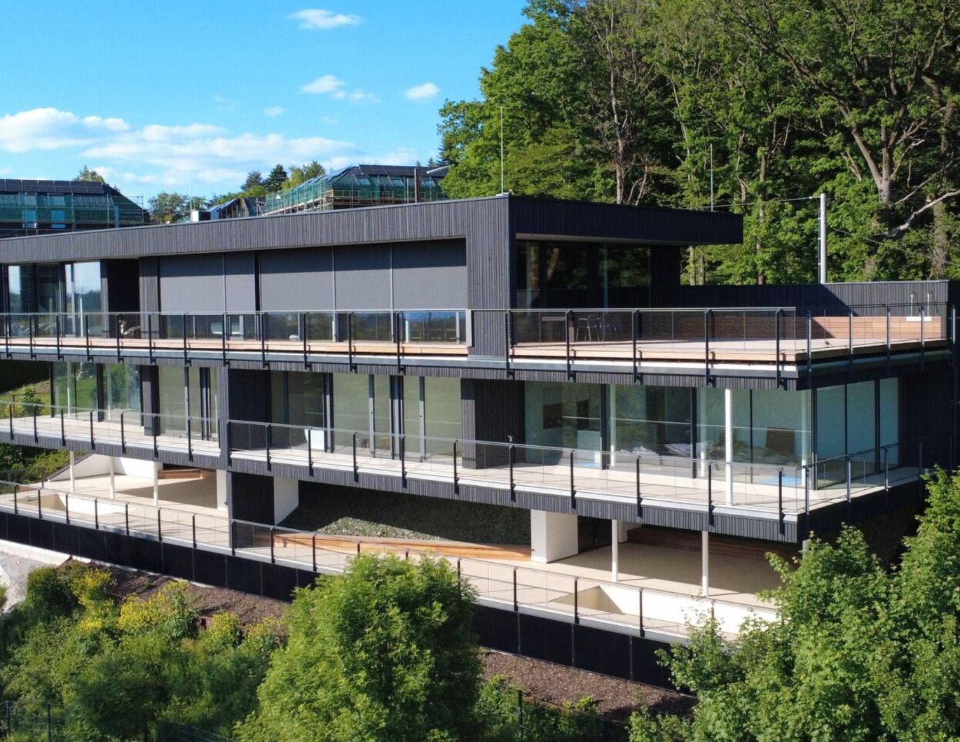 HIGH-END AUF ZWEI EBENEN | HAUSFLAIR MIT POOL UND PANORAMABLICK AM PÖSTLINGBERG