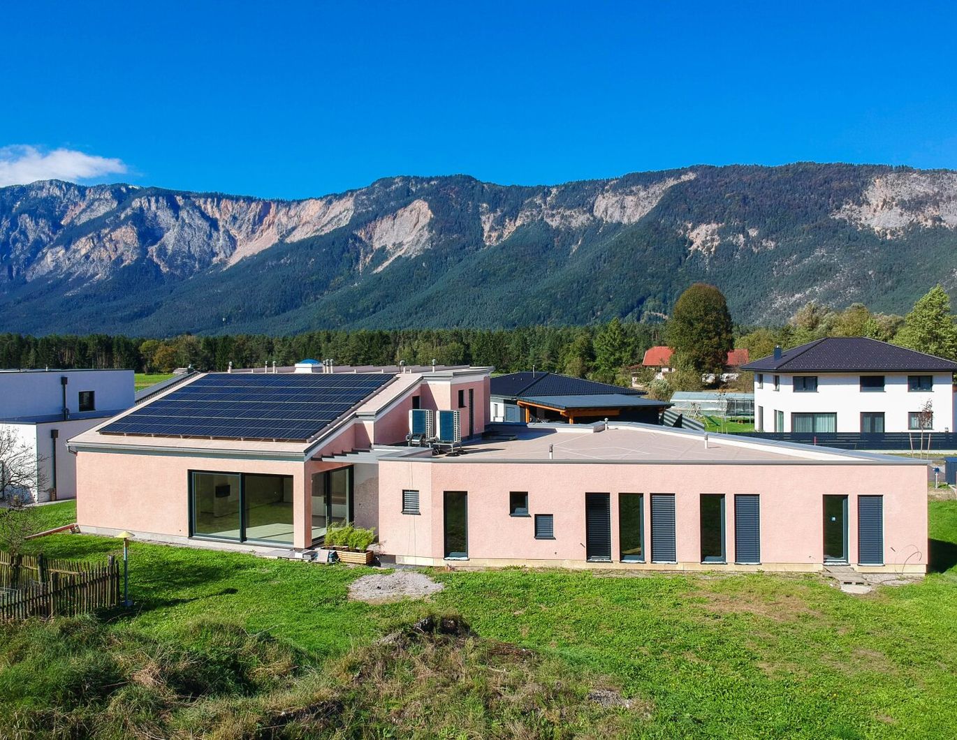 ***Neubauvilla*** Wohnen ohne Energiekosten mit Blick auf den Dobratsch