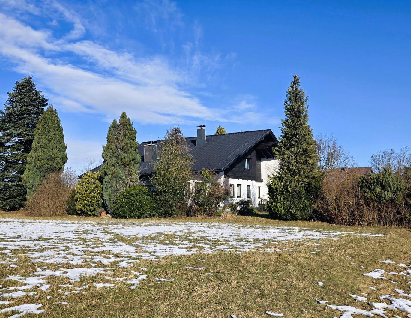 Gediegenes Einfamilienhaus mit Gebirgsblick und Potenzial