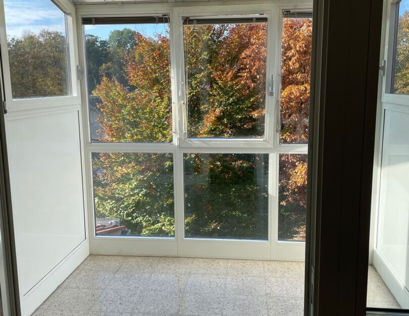 Winterangebot in Attnang-Puchheim: 3-Zimmer-Wohnung + 1 Monat Miete geschenkt! Loggia/Wintergarten inkl. privatem Parkplatz, Keller & GRATIS Küche vorhanden!