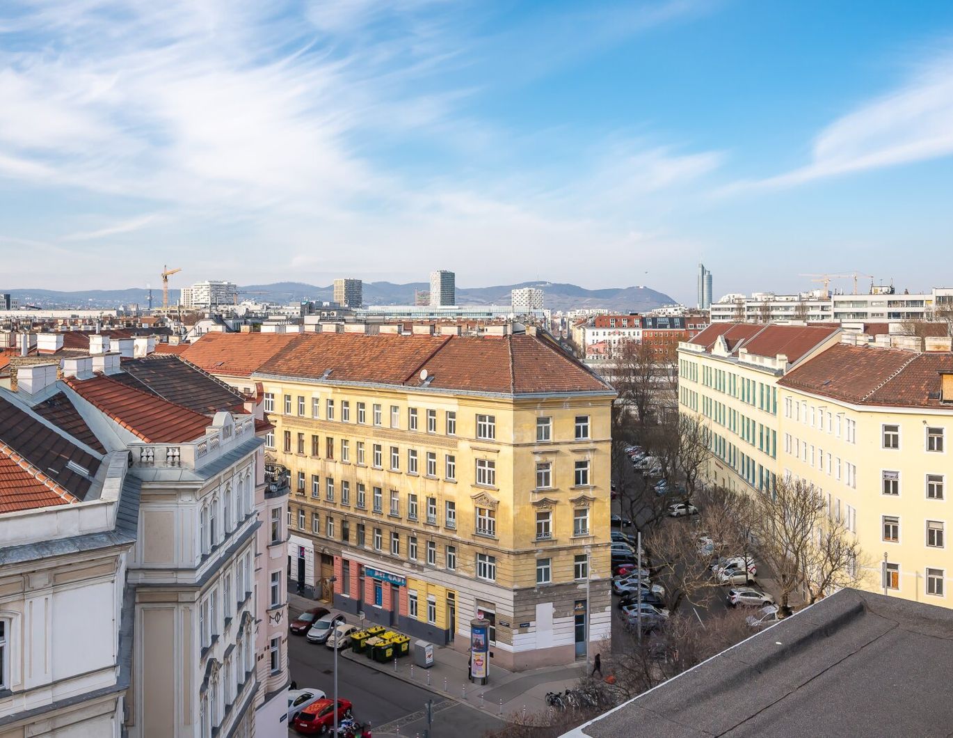 ++ SB1 ++ 2-Zimmer DG-Erstbezug mit Balkon und 360° Panorama-Dachterrasse