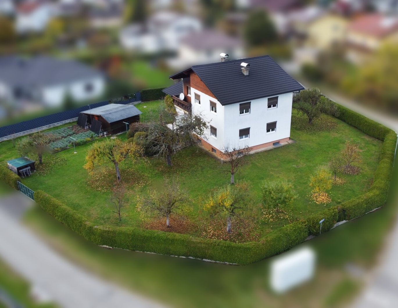 ANGEBOTSVERFAHREN: Gepflegtes Mehrfamilienhaus mit großzügigem Garten