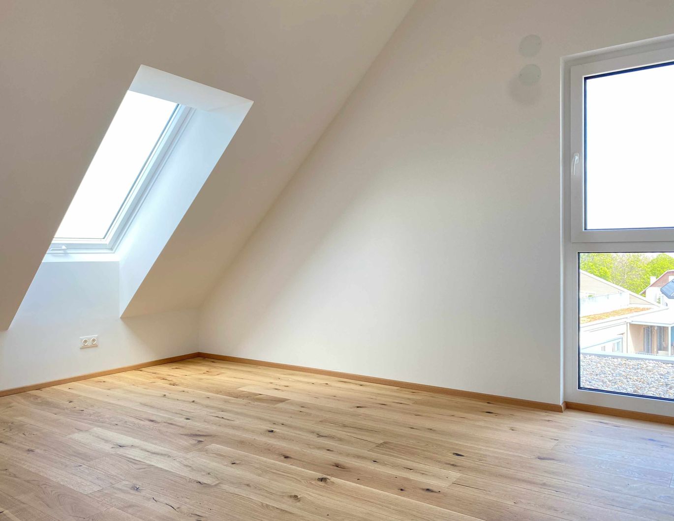 Helle und sehr gut ausgestatte Dachgeschoßwohnung mit Tiefgarage und Weitblick