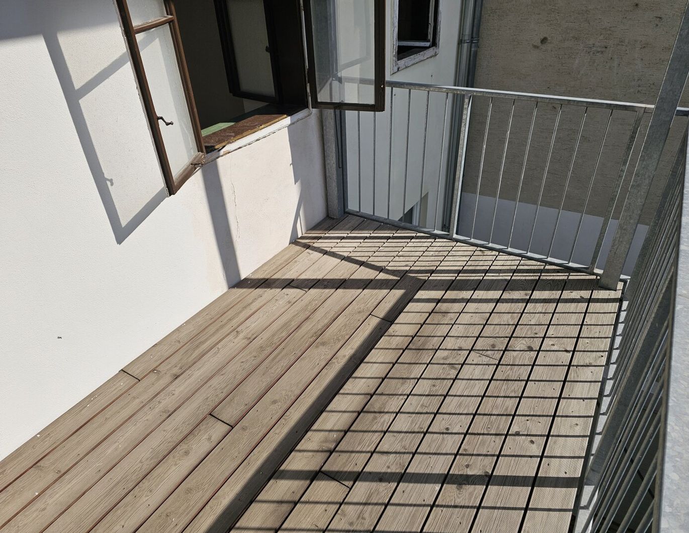 ALTBAUWOHNUNG mit BALKON Nähe Kutschkermarkt - Rohdiamant mit Potential