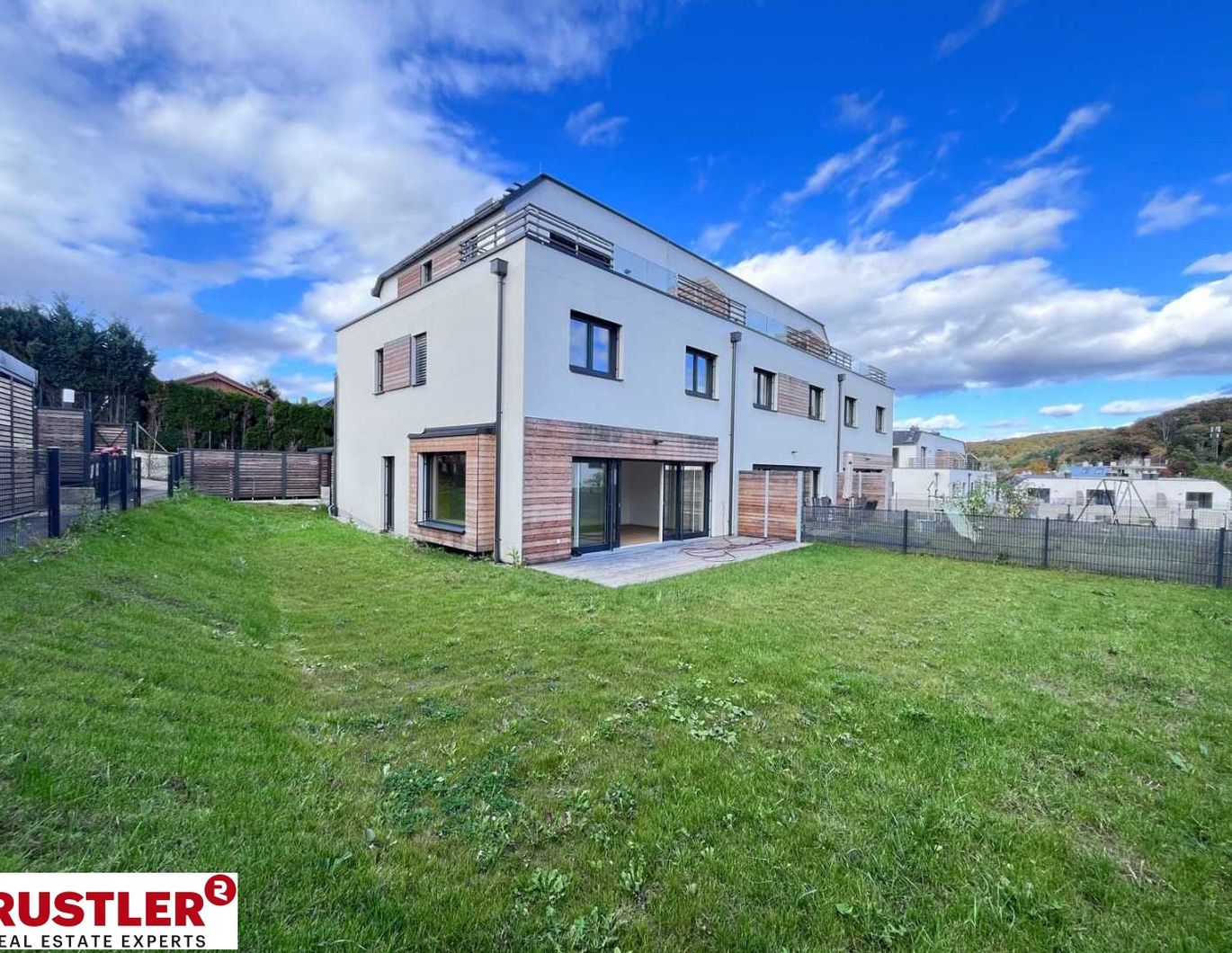 Erstbezug | Eckreihenhaus mit 160m² Garten bei Wien | inkl. 2 Stellplätzen | Provisionsfrei!