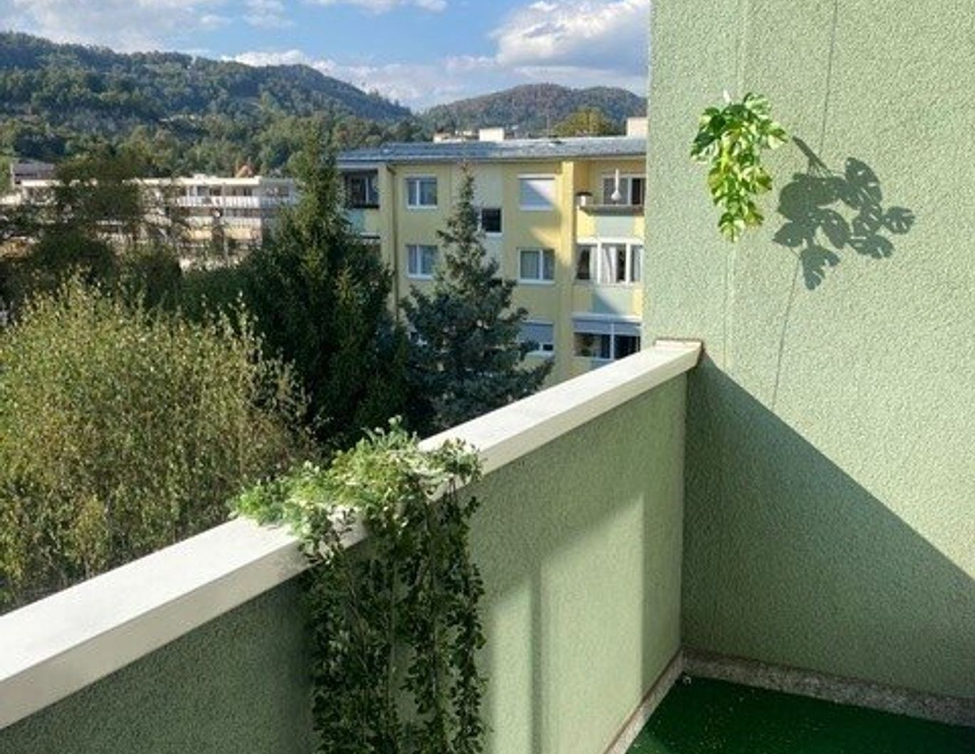 * Nähe Schloss St. Martin: Hübsche Singlewohnung mit Loggia und schönem Ausblick! *
