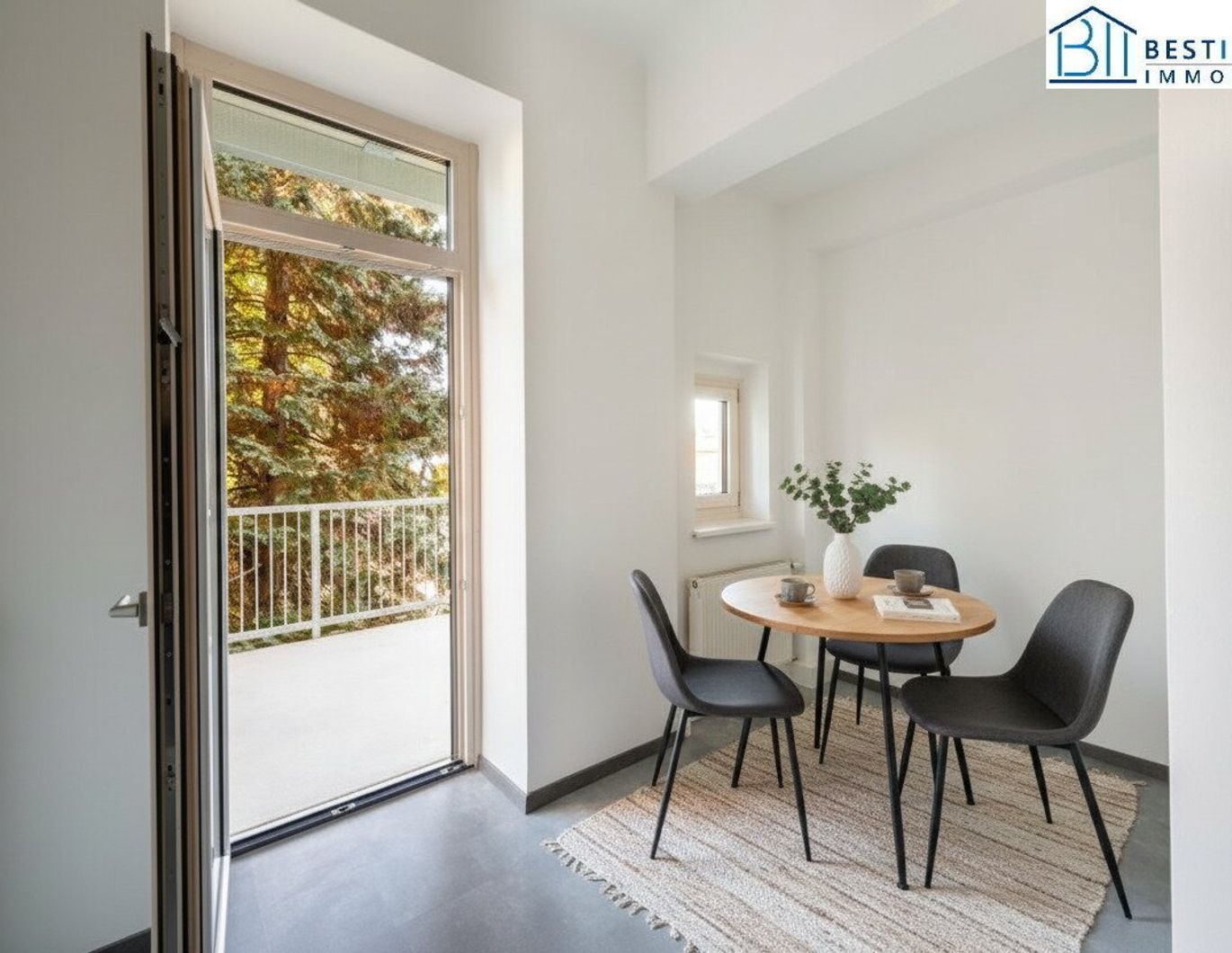 NEU SANIERTE Altbau mit Überdachter Terrasse 3er WG