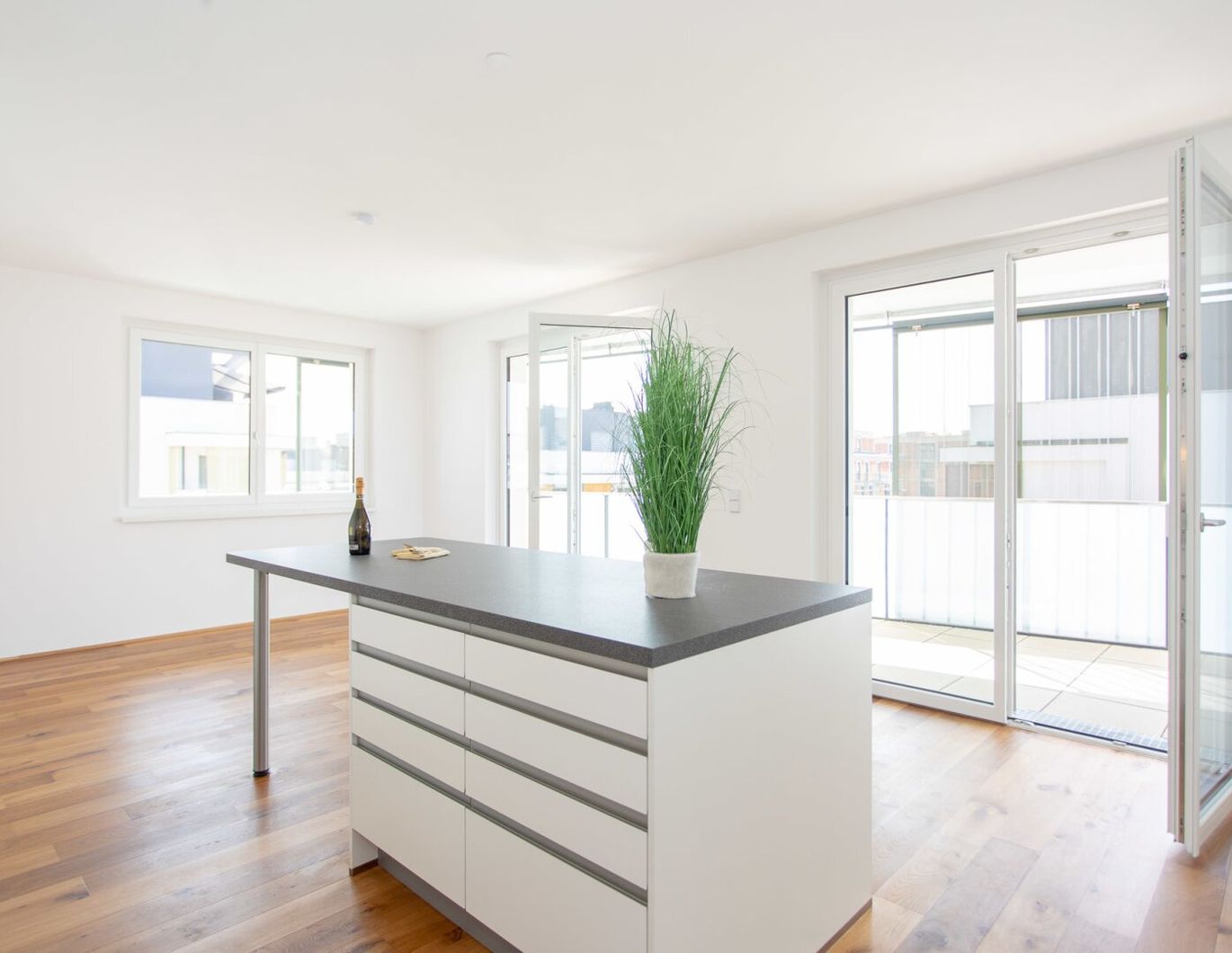 SOFORT VERFÜGBAR!! *UNBEFRISTET* Schwechat - 2 Zimmer Mietwohnung mit großem Balkon und Loggia