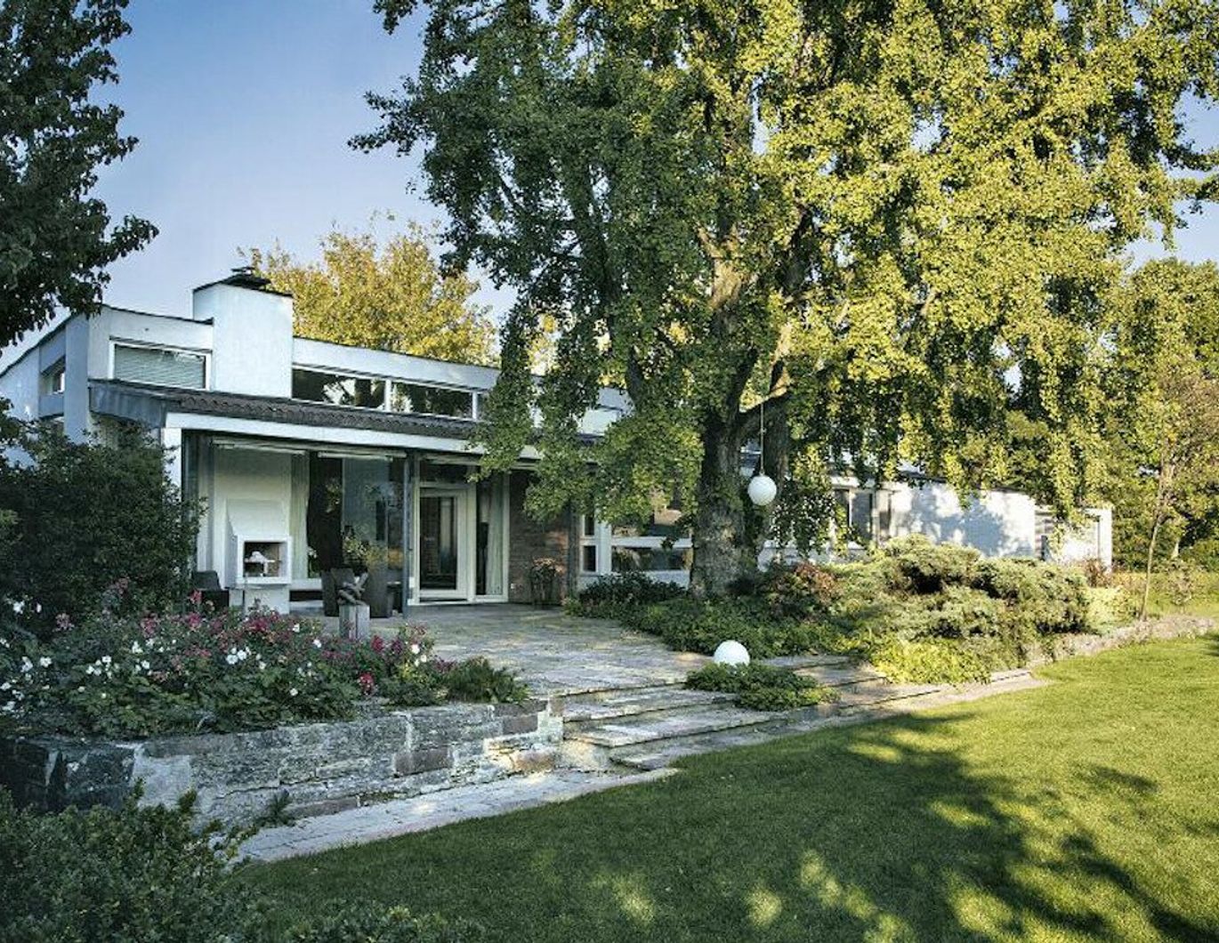 JUWEL von OTTO GLAUS - MÖBLIERTE ARCHITEKTENVILLA im Kanton St. Gallen NÄHE LUSTENAU