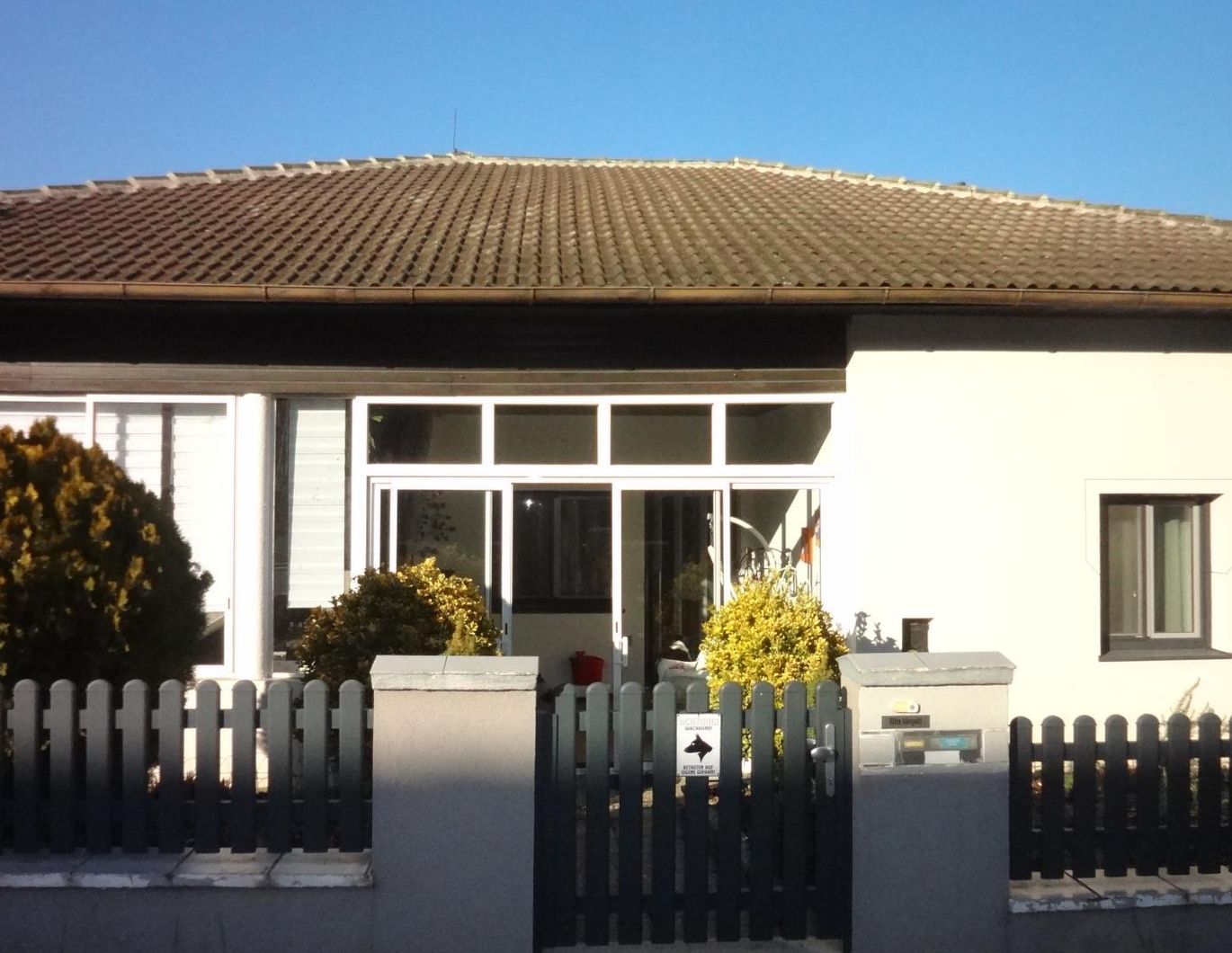 Gepflegtes Einfamilienhaus mit Pool in Top Lage !