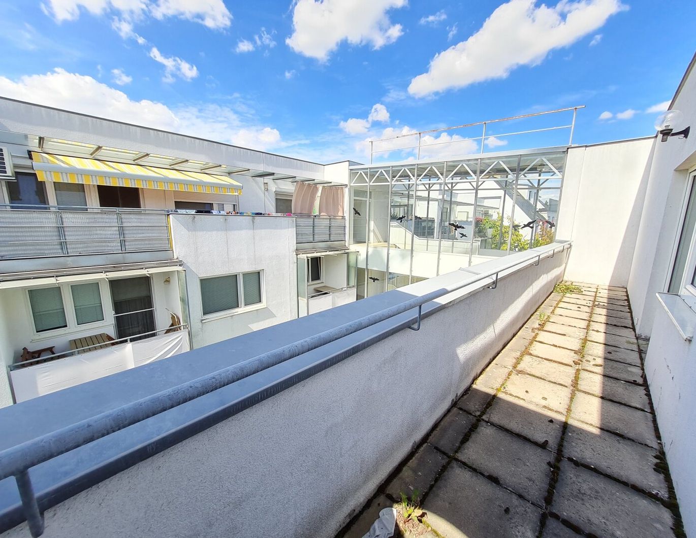 KLEINE 2 ZIMMER DACHWOHNUNG mit TERRASSE!
