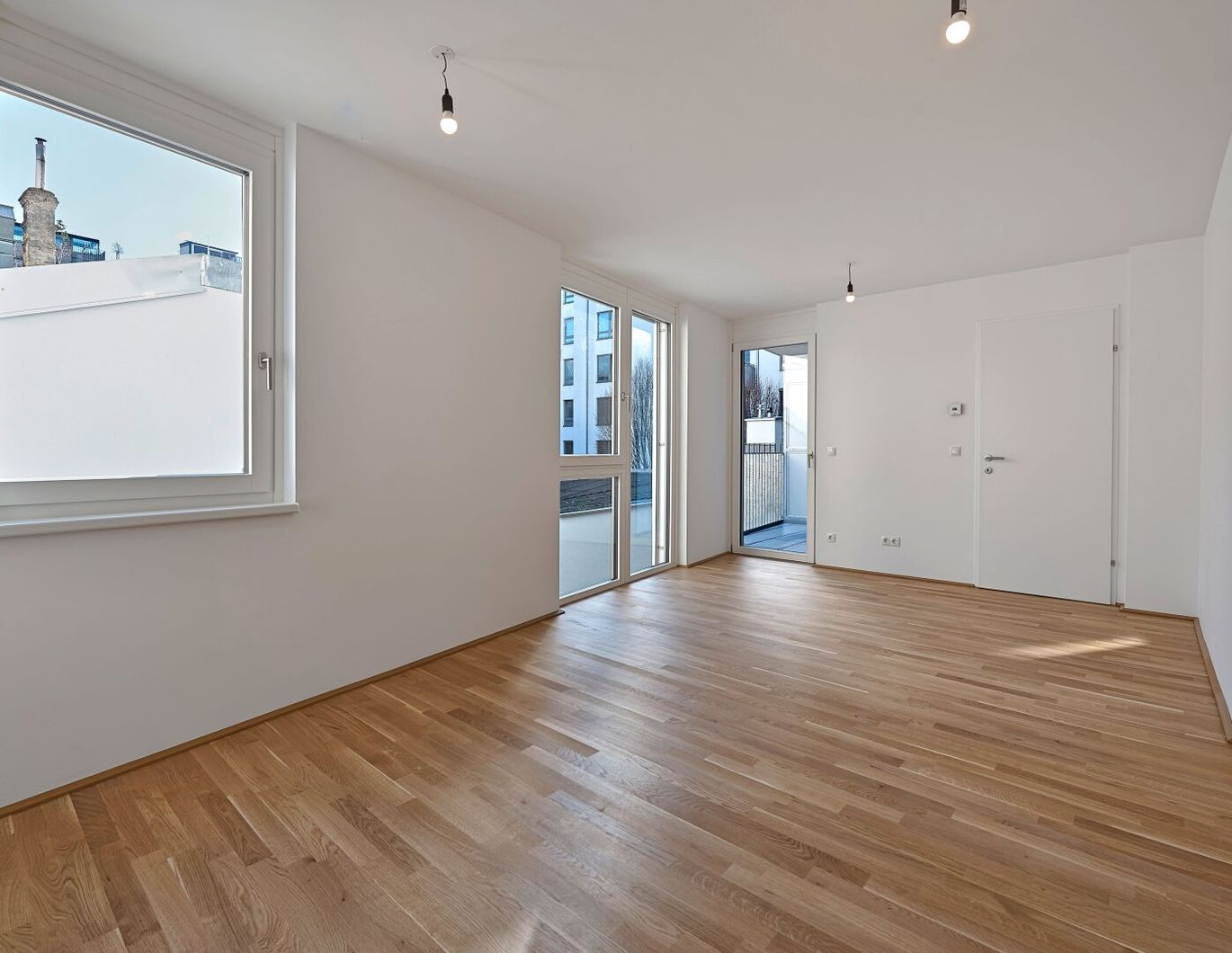 NEU < Nähe Alte Donau, Bahnhof Floridsdorf