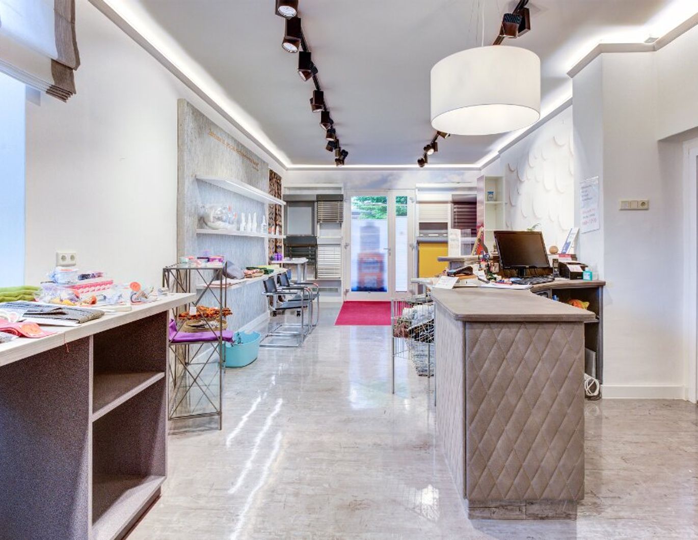 Oberndorf: Stadthaus mit 2 Wohnungen UND 1 Geschäft in bester Ortslage! 