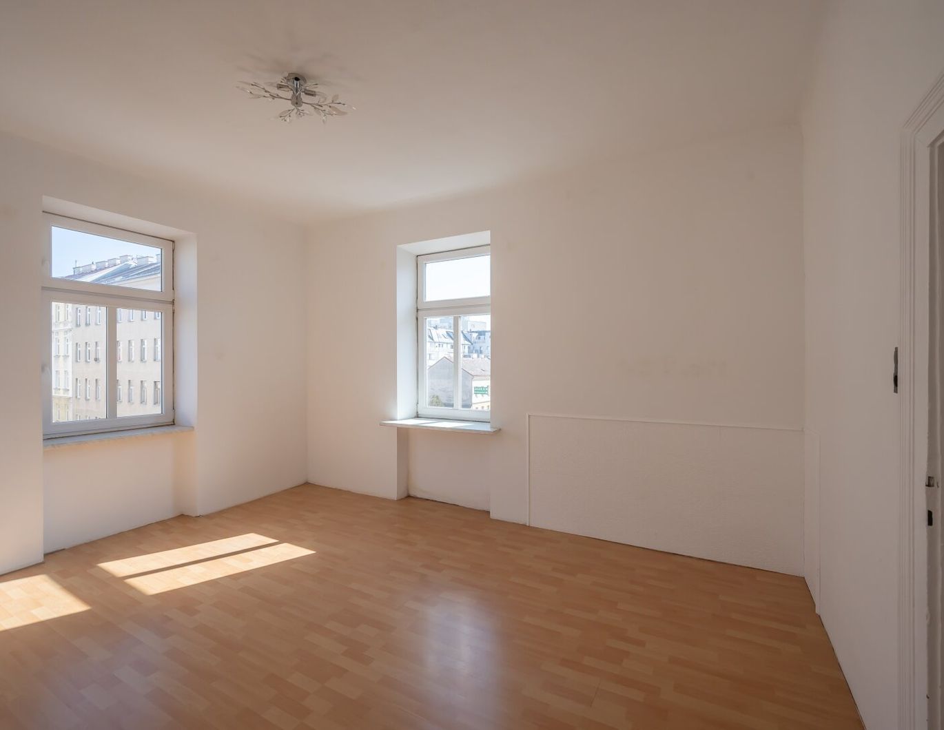 ++NEU++3 Zimmer Altbauwohnung (sanierungsbedürftig) - großes Umbau-Potenzial