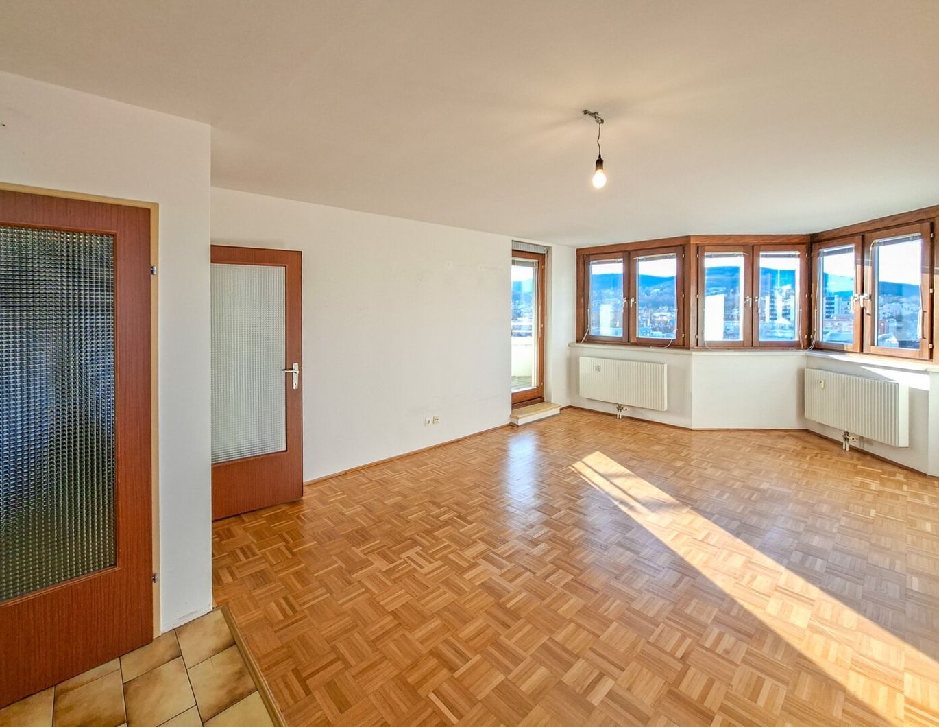 PROVISIONSFREI VOM EIGENTÜMER! 9.OG MIT FERNBLICK! 3-ZIMMER WOHNUNG MIT LOGGIA NÄHE U4!