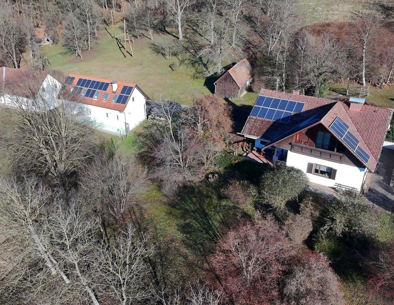 Außergewöhnliche Hofstelle mit 2 Wohnhäusern und 4 ha Grund Nähe Feldbach