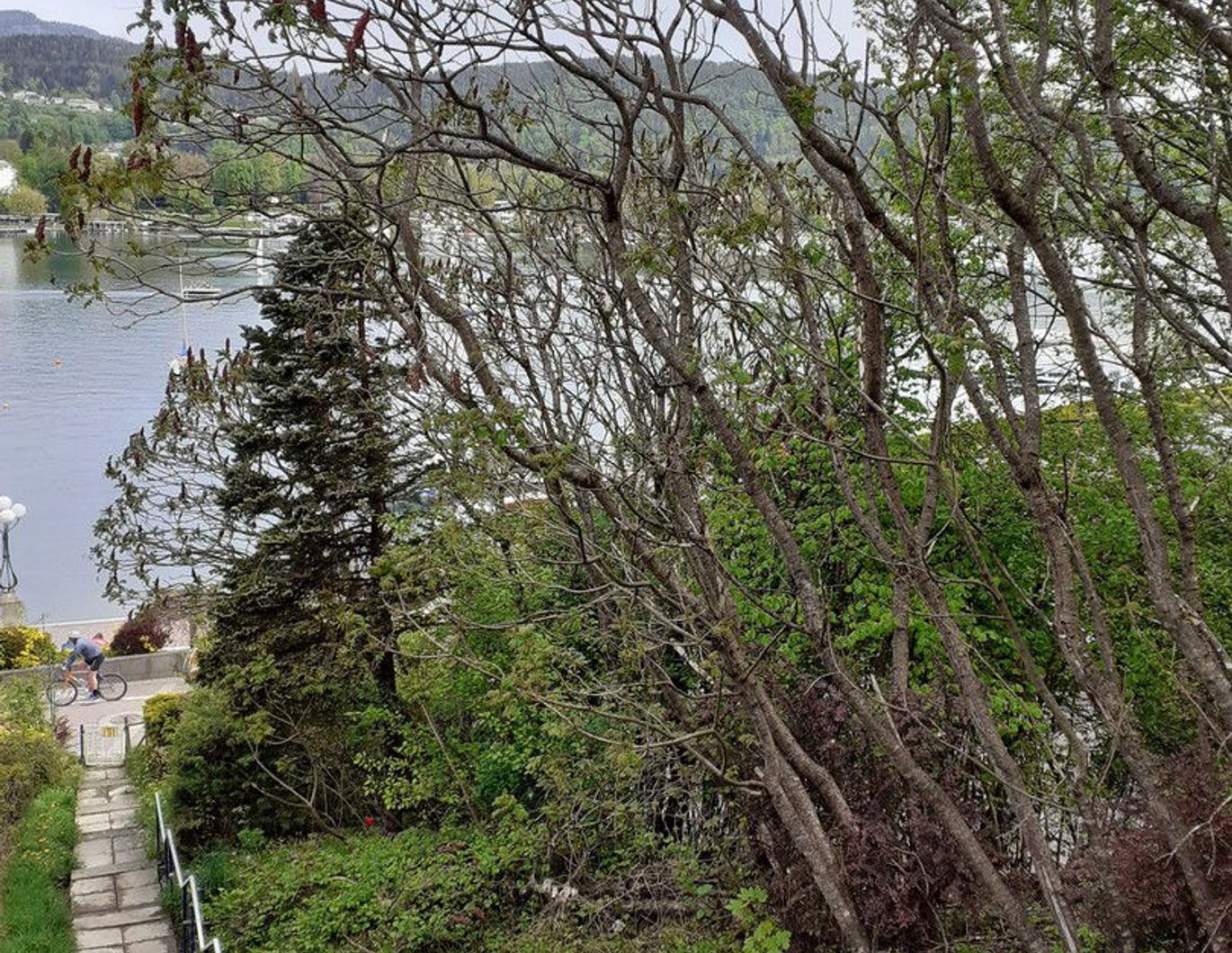 Jahresmiete VELDEN kl. TOP Seeblick-Ferienbungalow, sonnige Traum -Lage(See 30m,Schloss 300m)