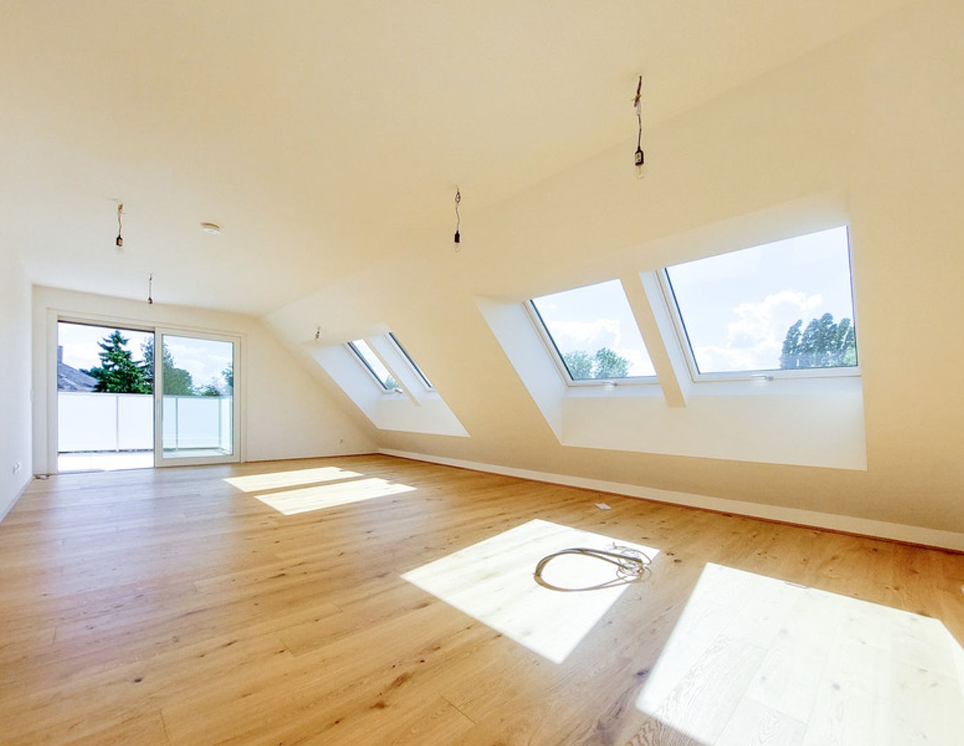 An der Sonnenseite. Helle 3-Zimmer Wohnung mit Terrasse in der Nähe der Donau-Auen. Bezugsfertig