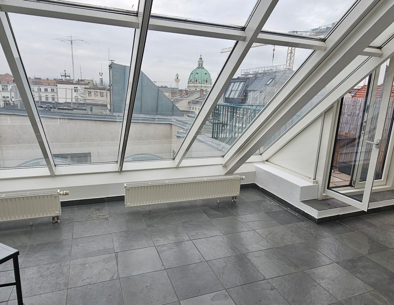 4. Bezirk DG-Maisonette in der Taubstummengasse 2, mit Blick auf St. Karlskirche zu vermieten