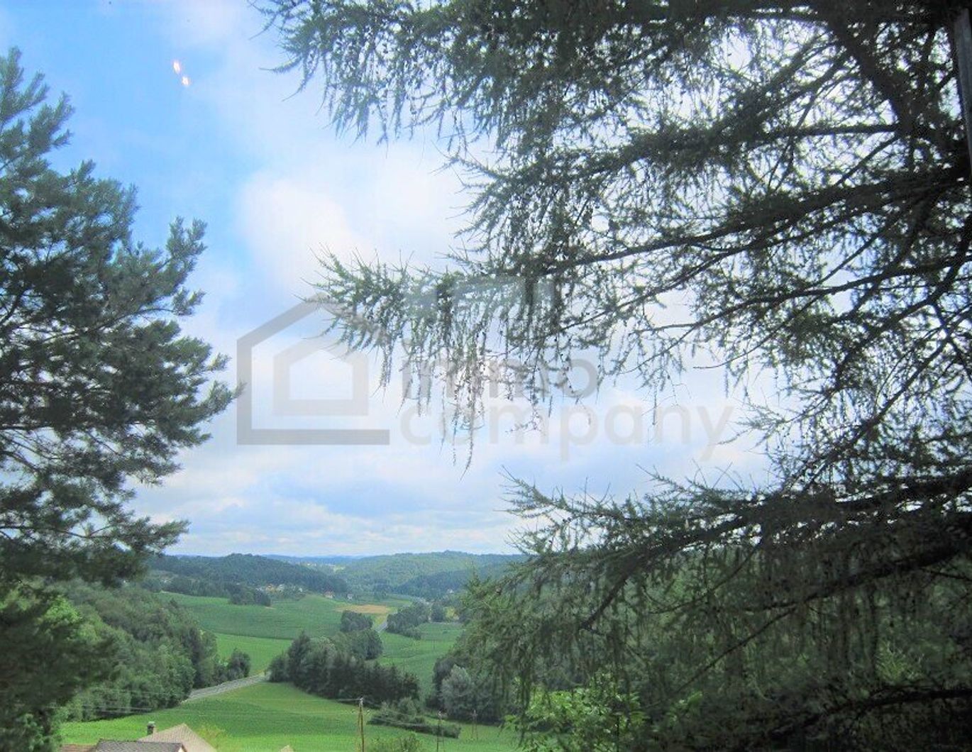 **Im Grünen** TOP - Mietwohnung in Zweifamilienhaus in sehr lockerer Streusiedlung