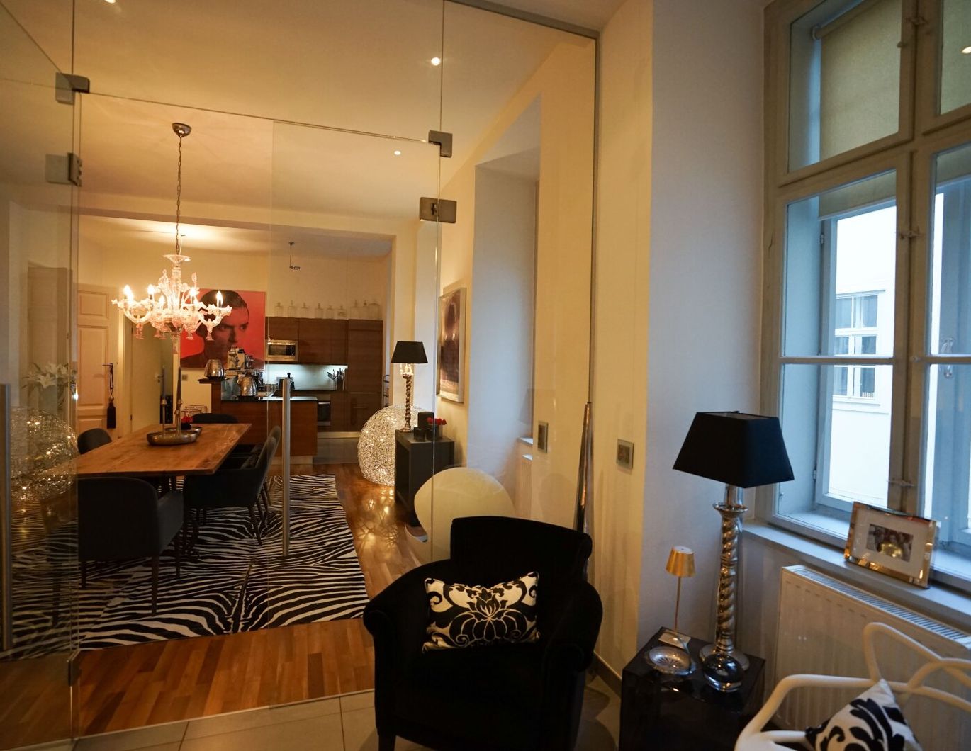 1010 Wien: Ca. 176m² am Fleischmarkt große 3-Zimmer Wohnung; ab 1.1.26; Miete € 3.747,-