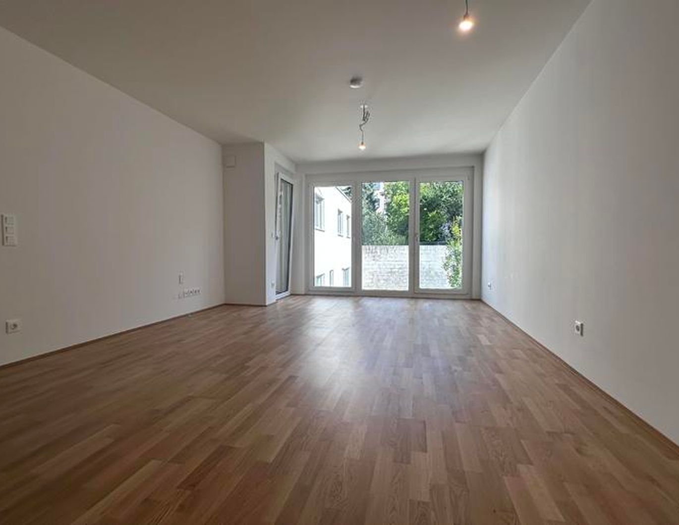 2 ZIMMER MIETWOHNUNGEN HOFSEITIG BEIM CASINOPARK