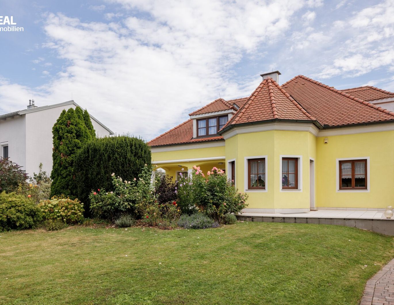 Traumhaus in Göllersdorf: Gepflegte 8 Zimmer-Oase mit großem Garten und Garage!