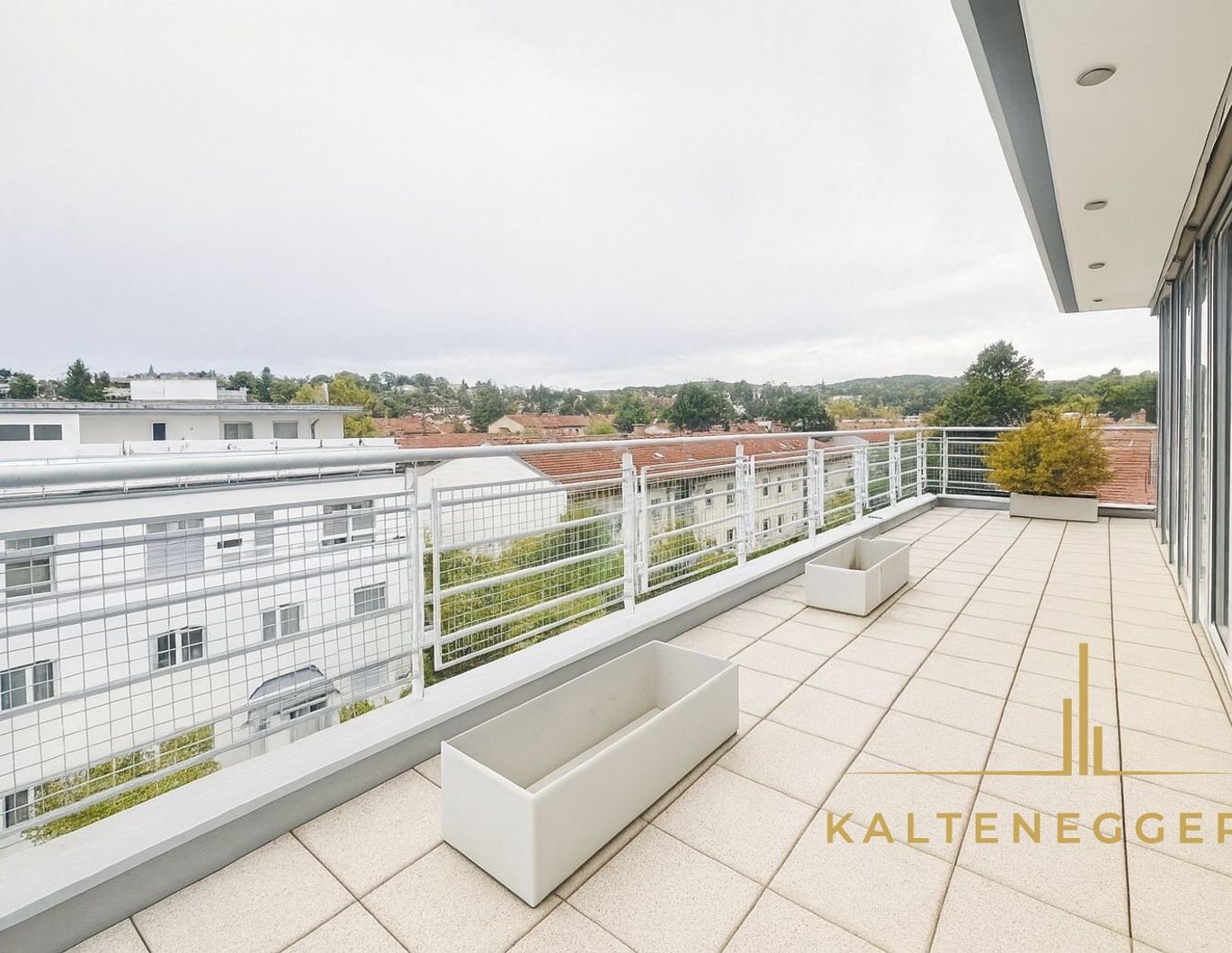 Traumhafte Dachgeschosswohnung am Fuße des Hackenbergs