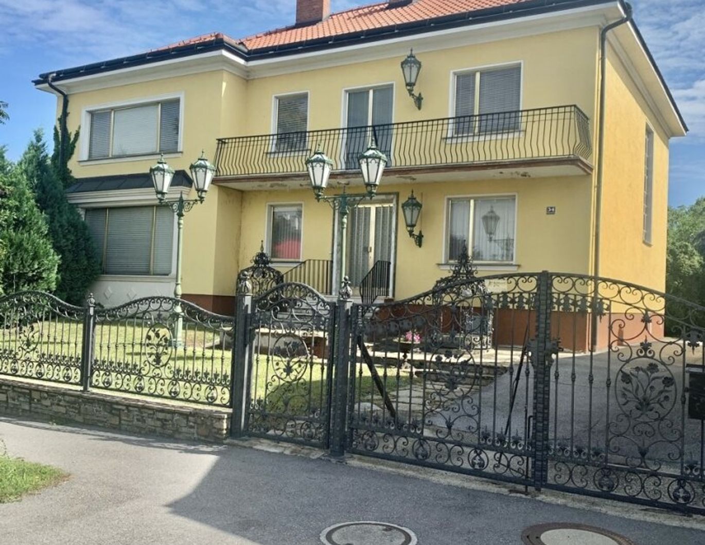 Traumhafte Villa in Lassee: 370m², 7 Zimmer, Gartenparadies für 590.000 €!