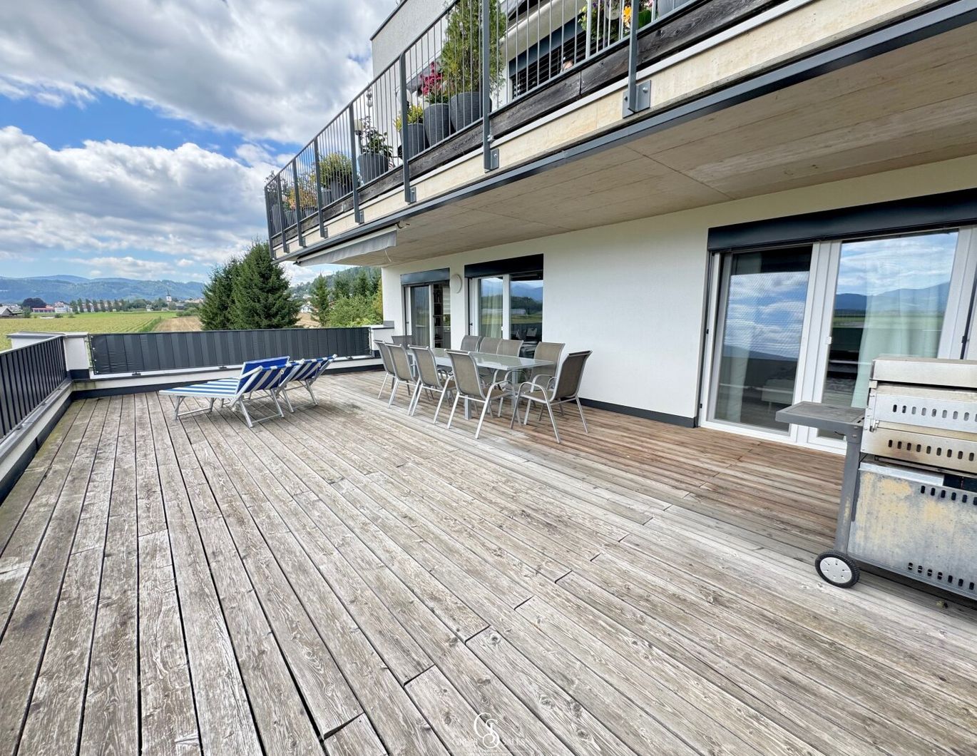 Traumhafte Eigentumswohnung mit riesiger Südwestterrasse und Carportstellplatz
