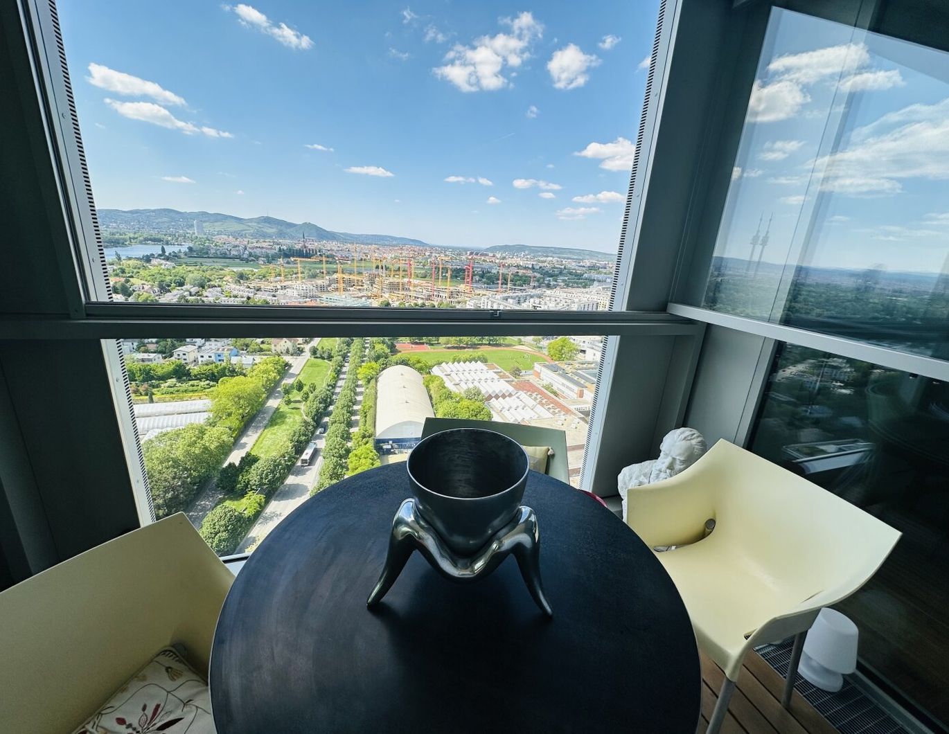 !!!Die Lage ist entscheidend!!! Und die 24. Etage speziell für diejenigen, die die Höhe lieben!!!