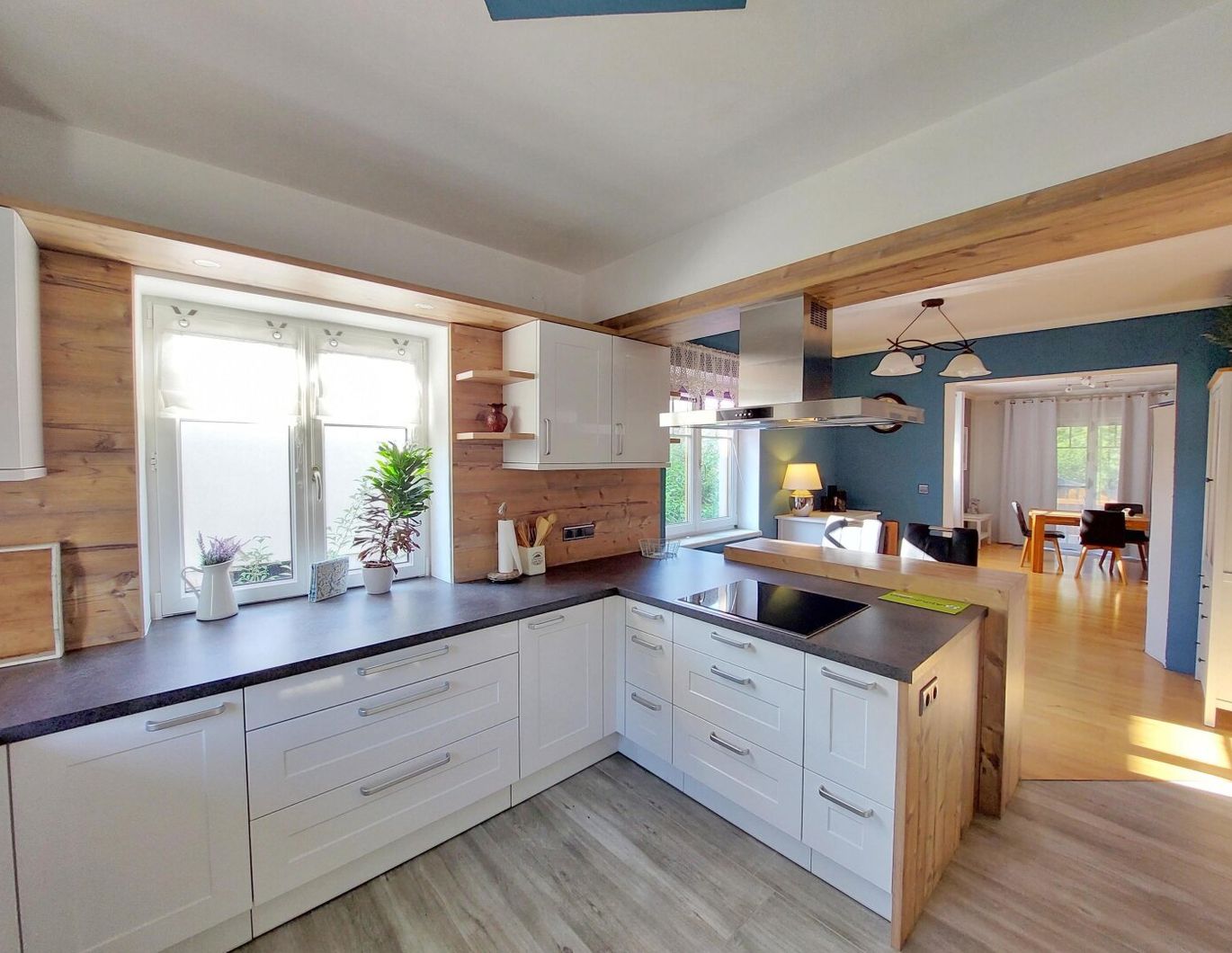 Großzügiges Einfamilienhaus, vollunterkellert in zentraler Lage