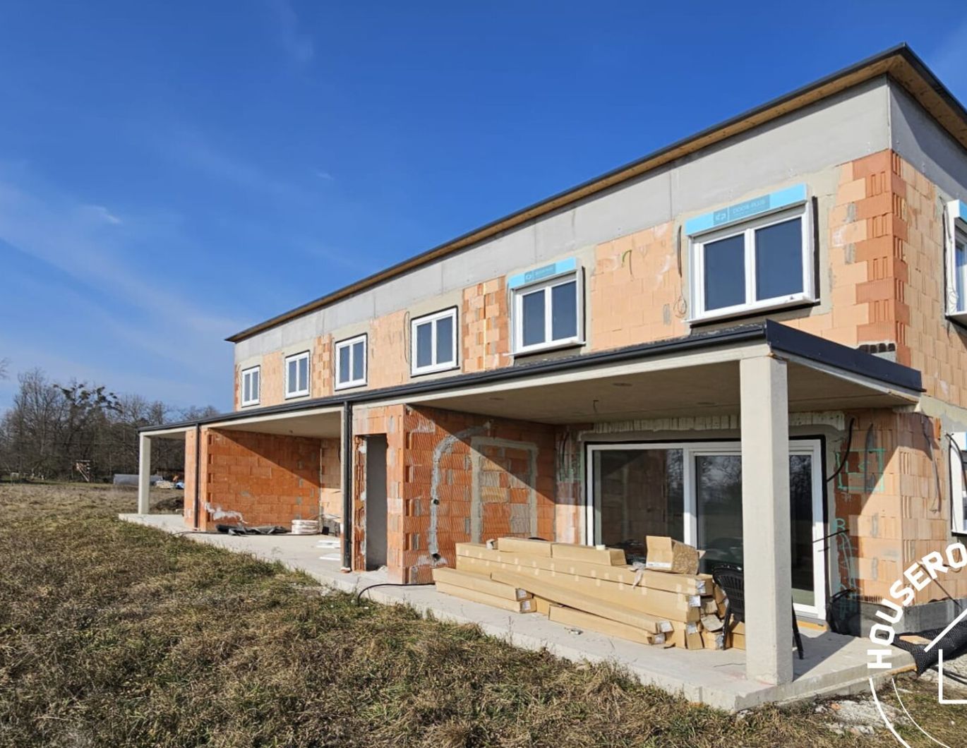 Modernes Wohnen - Neubau-Reihenhäuser in Saxen