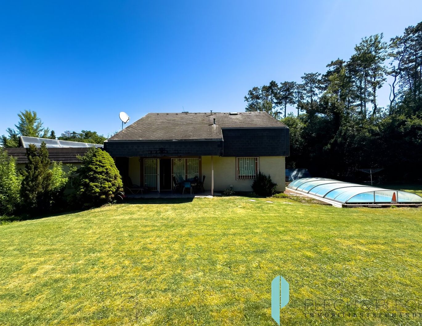 Update - Traumhaus in Ruhelage mit großzügigem Garten, Pool & exklusivem Badeteichzugang