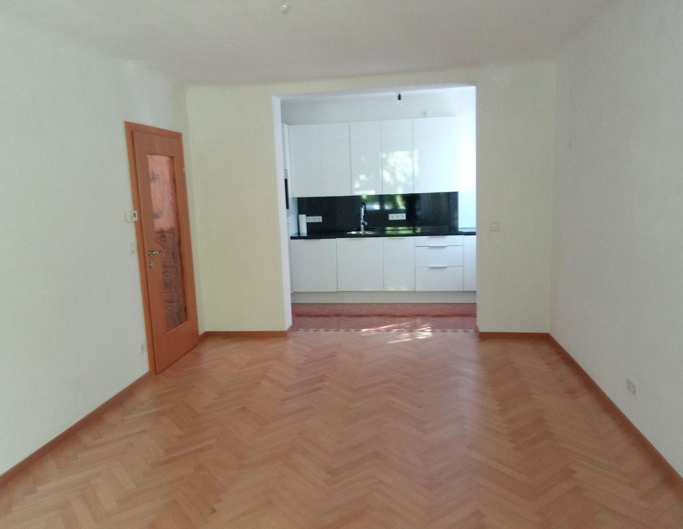 2 Zimmerwohnung mit Garten und Stellplatz