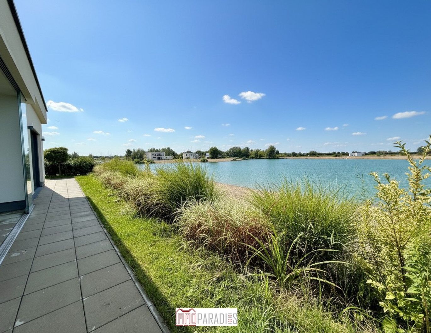 PREISREDUKTION! EXKLUSIVER BUNGALOW AM SEE - ERSTE REIHE MIT TRAUMHAFTEM AUSBLICK