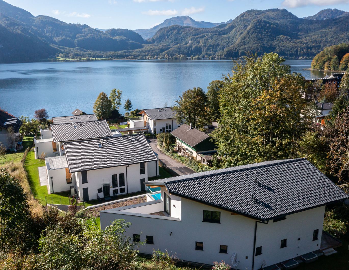 Luxus Pur am Mondsee | Einfamilienhaus mit Pool, Garten und privatem Seezugang!
