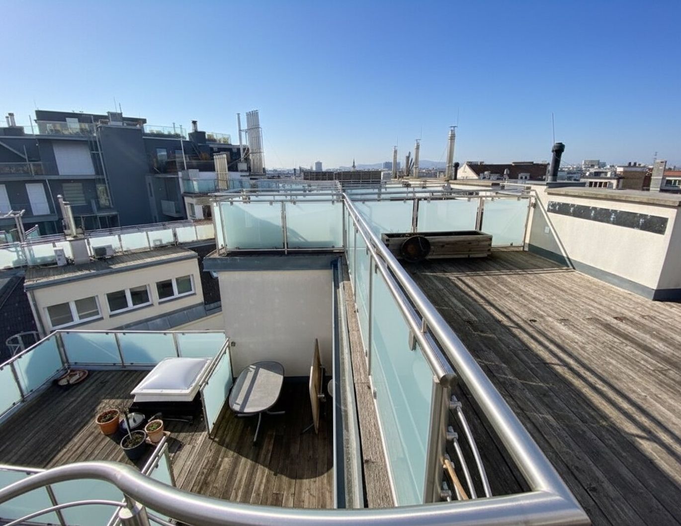 4 ZIMMER, 2 TERRASSEN, ZENTRALE LAGE mit FERNBLICK!!