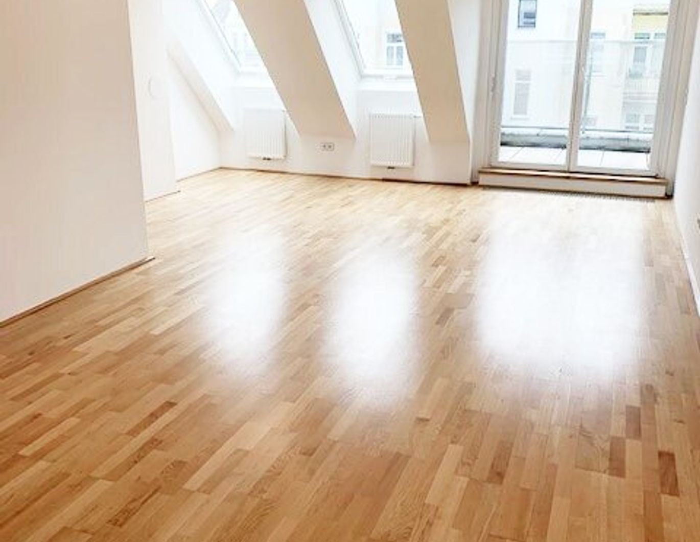 Ruhelage- 4 Zimmer Wohnung im Dachgeschoss mit 2 Terrassen und Klimaanlage