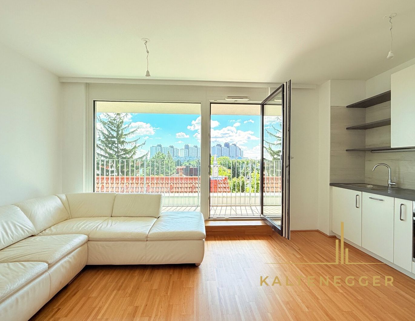 Helle 2-Zimmer Wohnung mit Terrasse im 3. Stock - für Singles oder Paare