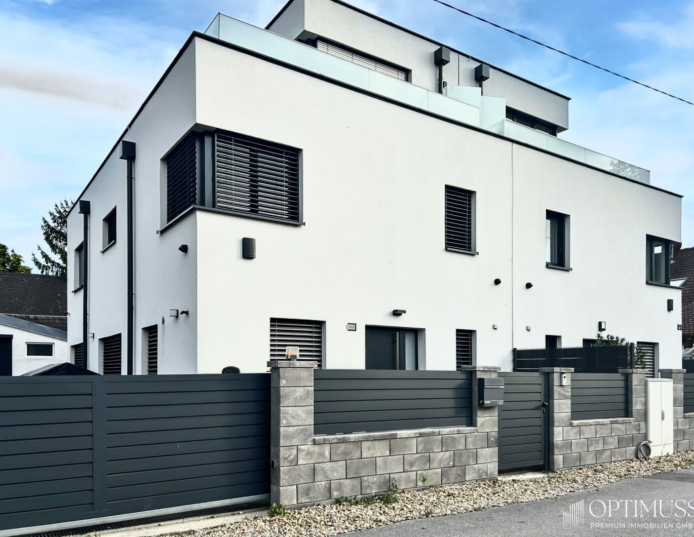 Moderne Doppelhaushälfte mit Terrasse, Pool , Garten & hochwertiger Ausstattung - Exklusives Wohnen in Gerasdorf !