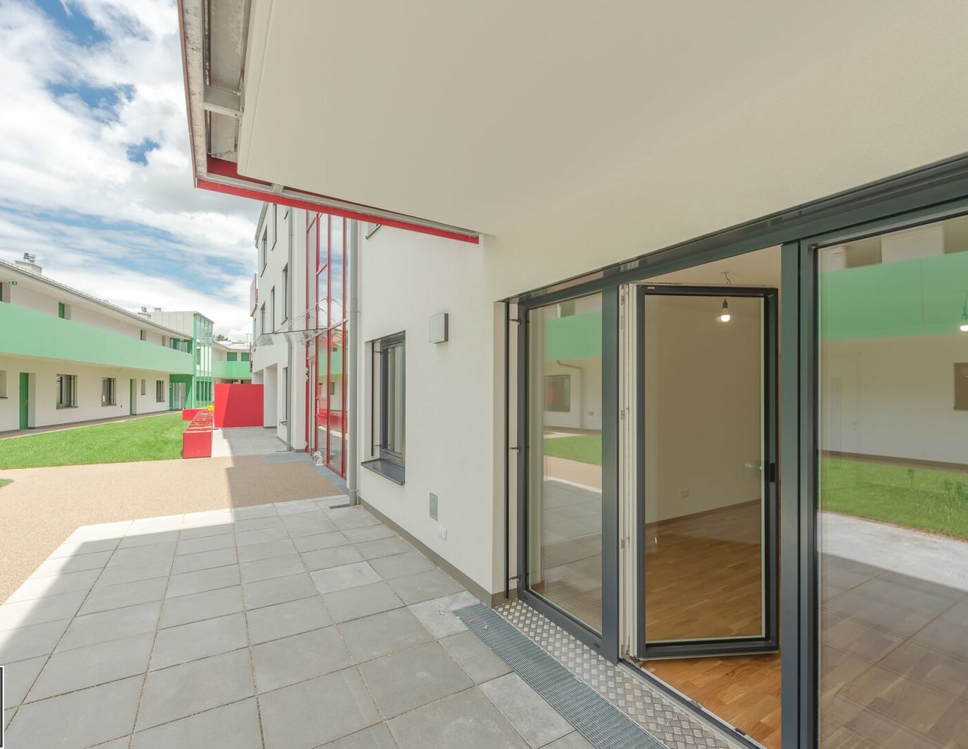 VIDEOTOUR: Zweitbezug in Hirschstetten (*Projekt Wallner-Hof*) - moderne 3-Zimmer Terrassenwohnung - unbefristet // ab März 2026 verfügbar!