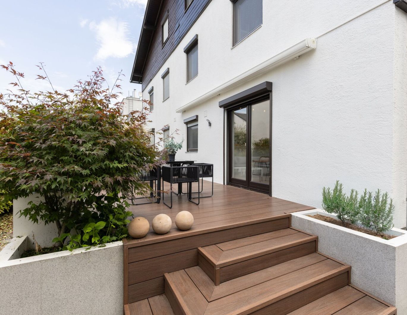 AM MÜHLWASSER - TRAUMHAFTE VOLLUNTERKELLERTE DOPPELHAUSHÄLFTE MIT VIELEN EXTRAS